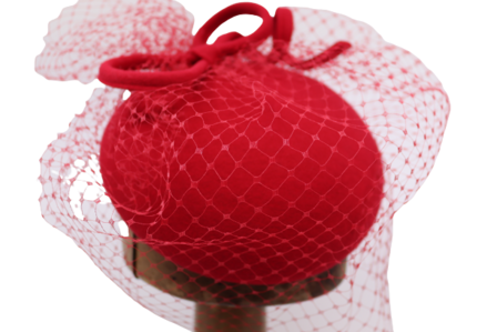 Jos van Dijck Fascinator Wolvilt Strik Voile Rood