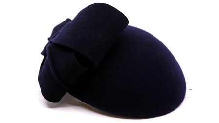 jos van dijck occassion fascinator petit dopje wolvilt dubbele strik navy