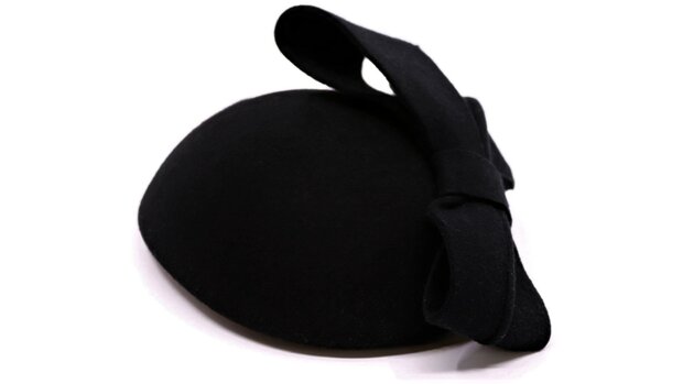 jos van dijck occassion fascinator petit dopje wolvilt dubbele strik black