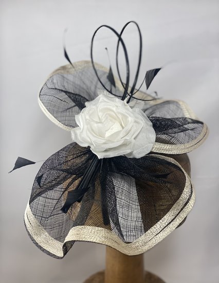 Maddox Fascinator Sinamay Strik Pen Roos Black/White