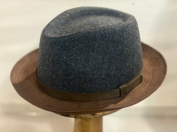 Jos van Dijck Player Trilby Visgraat Grijs Blauw