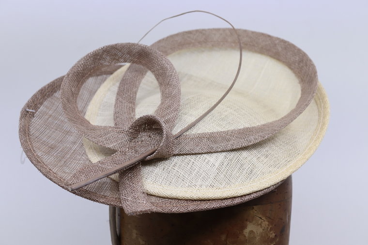 Maddox Fascinator Dubbele Disc Sinamay LATTE IVORY