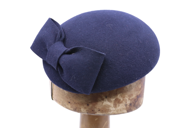 Jos van DIjck Fascinator Dopje Wolvilt Strik Navy