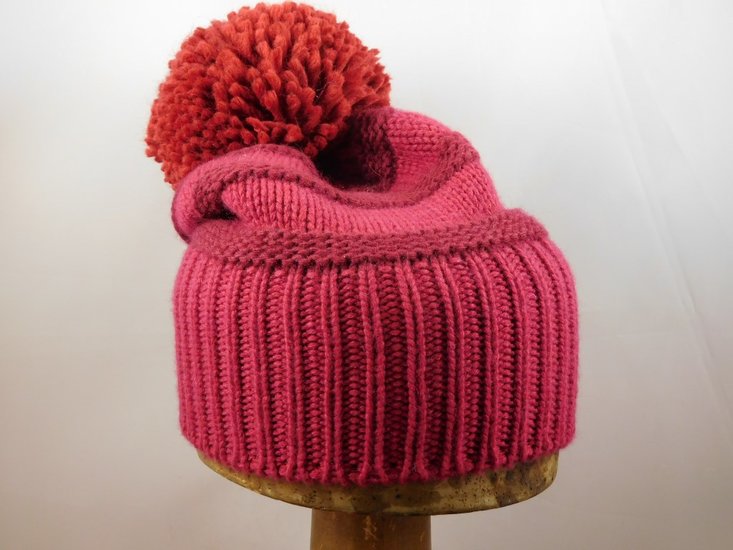 bedacht wool cashmere beanie pompom wine