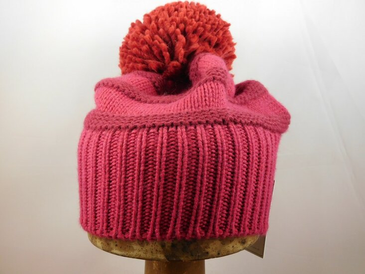 bedacht wool cashmere beanie pompom wine