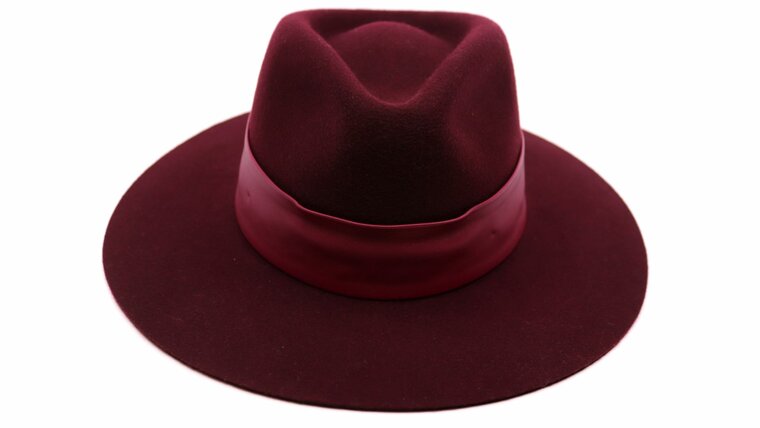 sweet shade by  Signes fedora elton plana wolvilt bordeaux