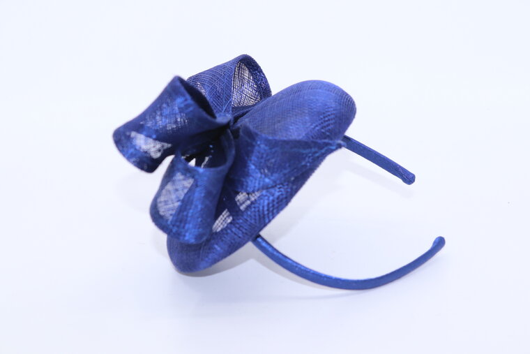 maddox fascinator dopje met strik sinamay marine