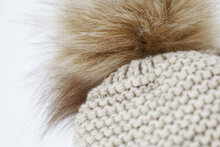 fiebig muts pompom po wolmix beige