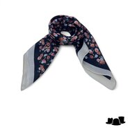 onkar neckerchief zijdemix bloemetjes zwart en beige