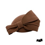 jos van dijck occassion fascinator petit dopje wolvilt dubbele strik camel