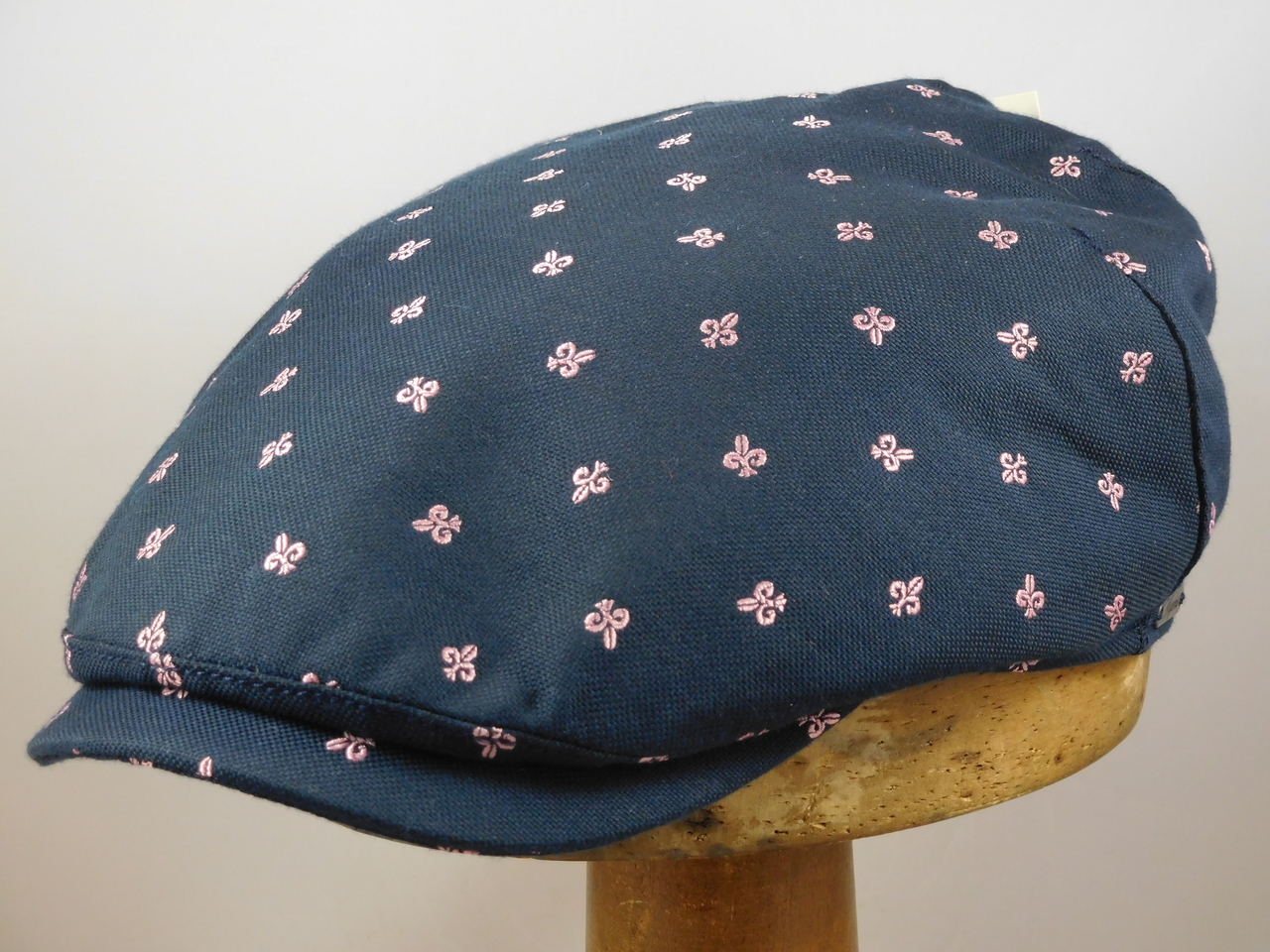 wigens ivy flat cap katoen navy fleur de lis roze